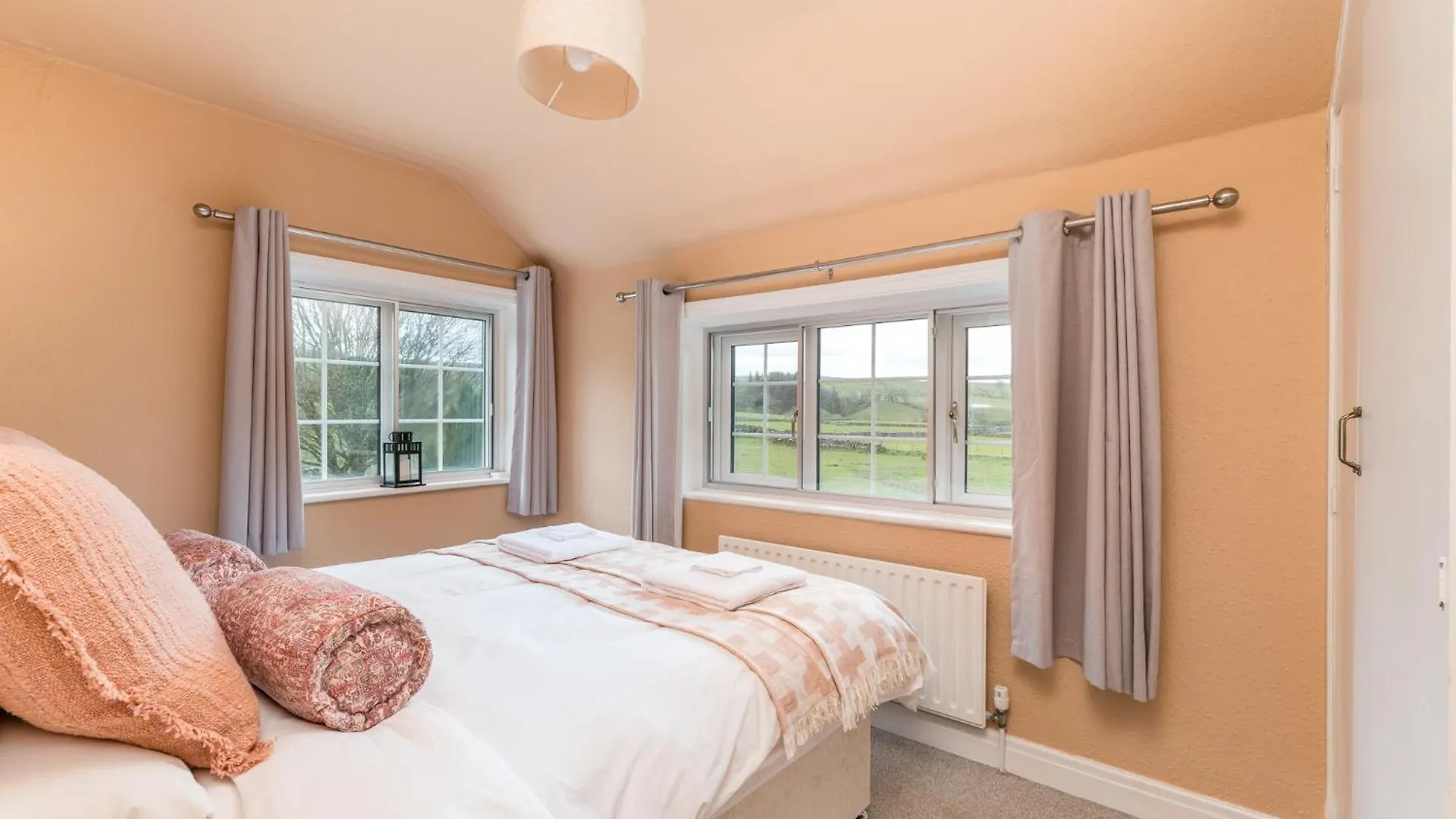 Central Malham Wellbeing Escape, 4-Bed House With Yoga Studio 0*,
