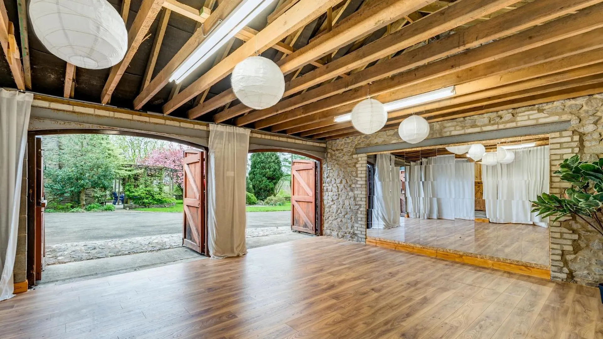 Central Malham Wellbeing Escape, 4-Bed House With Yoga Studio 0*,  Wielka Brytania